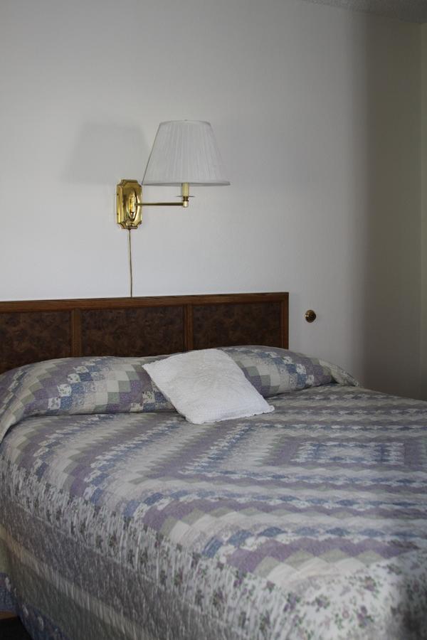 Sleep For Less Motel Sidney Exterior foto